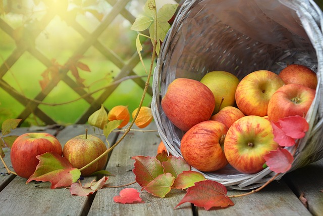 are apples good for teeth whitening